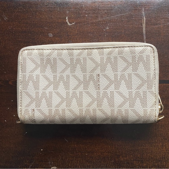 Michael Kors Shoulder Purse/Wallet Set - Picture 7 of 8